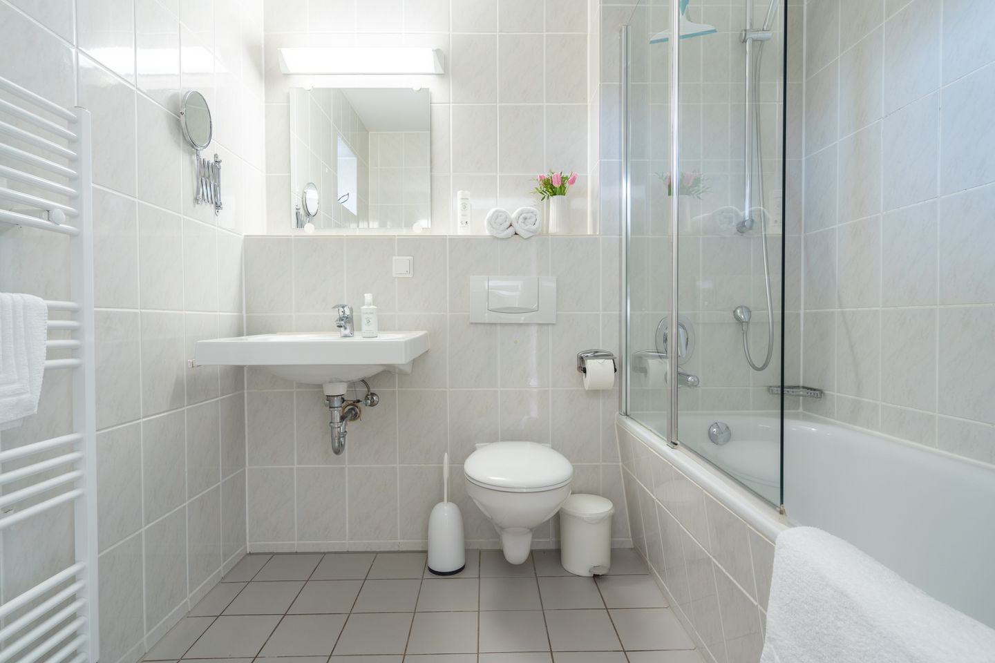 Feriendorf Rugana Komfort Ferienwohnung mit 1 Schlafzimmern und Terrasse (C34) Insel Rügen - Badezimmer