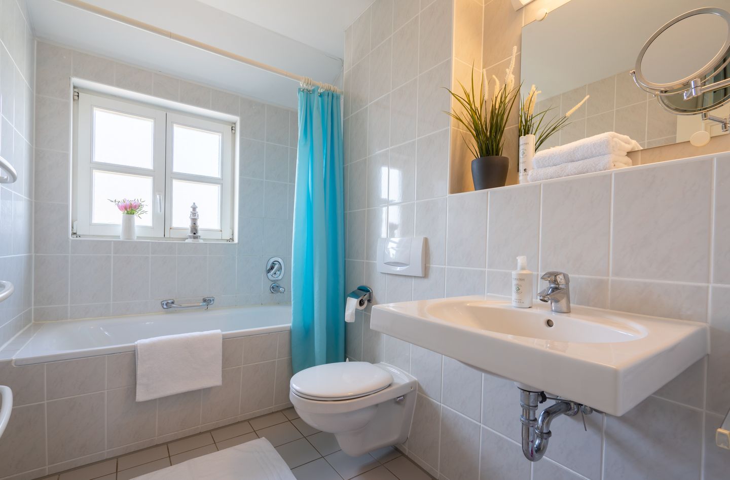 Feriendorf Rugana Klassik Ferienwohnung mit 2 Schlafzimmern und Terrasse (C53) Insel Rügen - Badezimmer