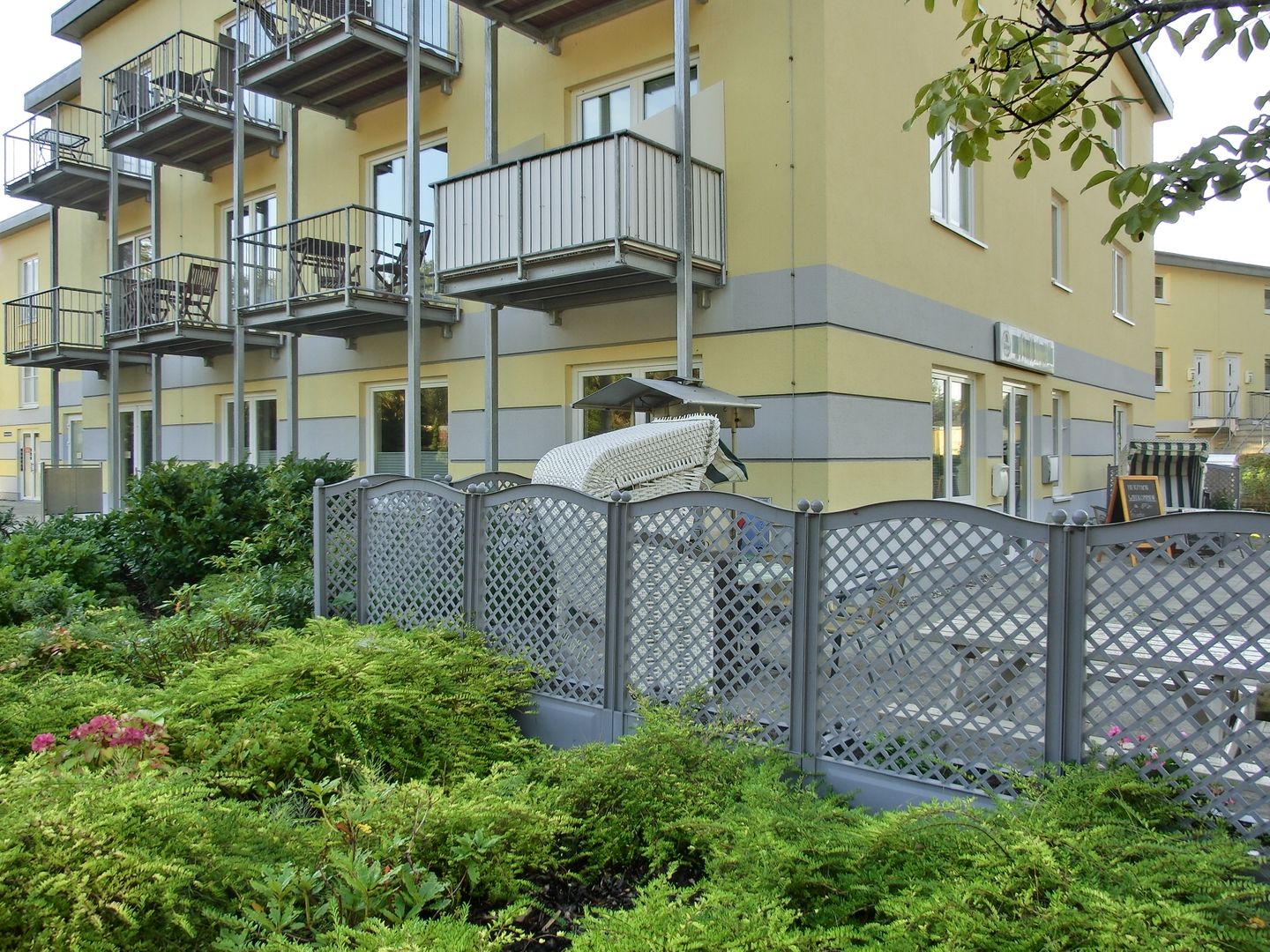  KW21 "Südwind 2" Graal-Müritz Küstenwald - Fassade / Eingang