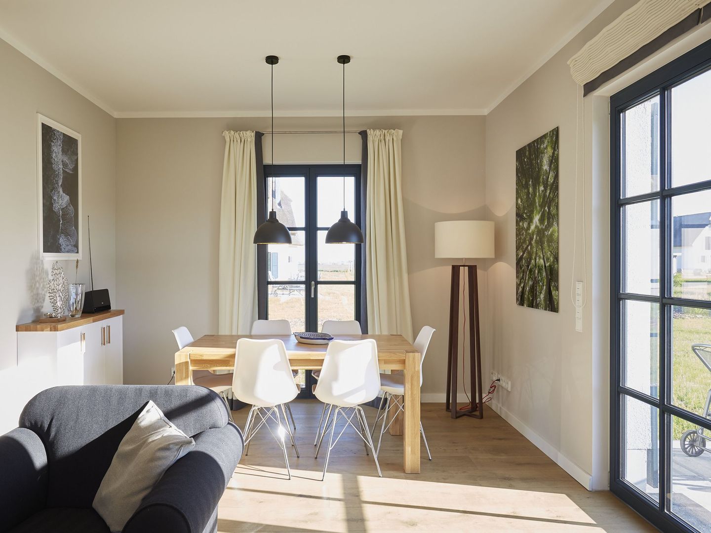 Premium Reetdachvilla mit 3 Schlafzimmern, Sauna und Kamin (F07) - Wohnzimmer