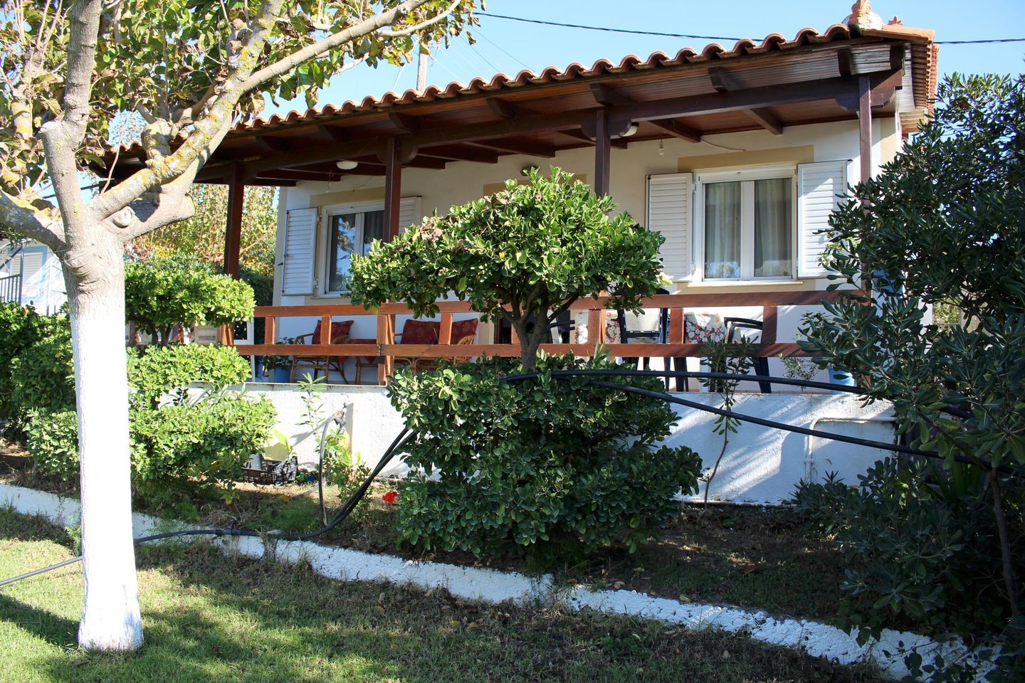 Rustikales Ferienhaus direkt am Strand, Garten, Te  in Griechenland