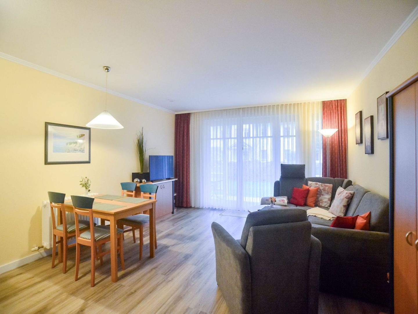 Dünenpark Binz Komfort Ferienwohnung mit 1 Schlafzimmer und Terrasse im Erdgeschoss (074) Insel Rügen - Wohnzimmer