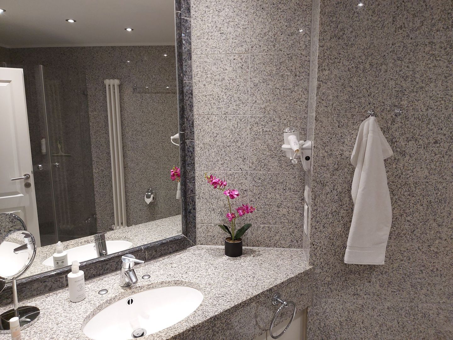 Dünenpark Binz Komfort Ferienwohnung mit 1 Schlafzimmer und Balkon im Dachgeschoss (270) Insel Rügen - Badezimmer