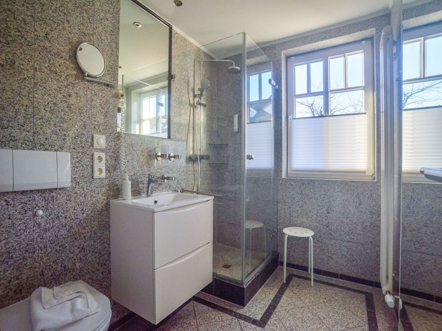 Dünenpark Binz Komfortplus Ferienwohnung mit 1 Schlafzimmer und Terrasse im Erdgeschoss (211) Insel Rügen - Badezimmer