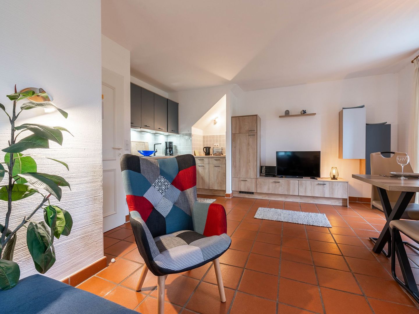 Feriendorf Rugana Komfort Ferienwohnung mit 1 Schlafzimmer und Terrasse (C13) Insel Rügen - Wohnzimmer