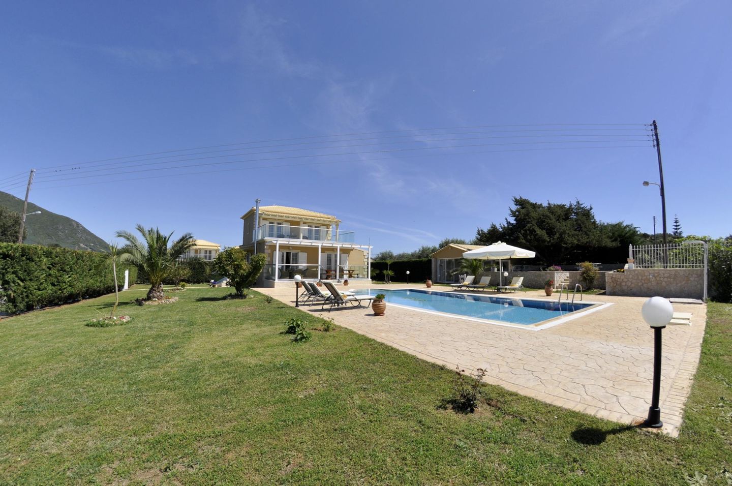 Großes Ferienhaus mit Garten und Pool, Wifi,  in Griechenland