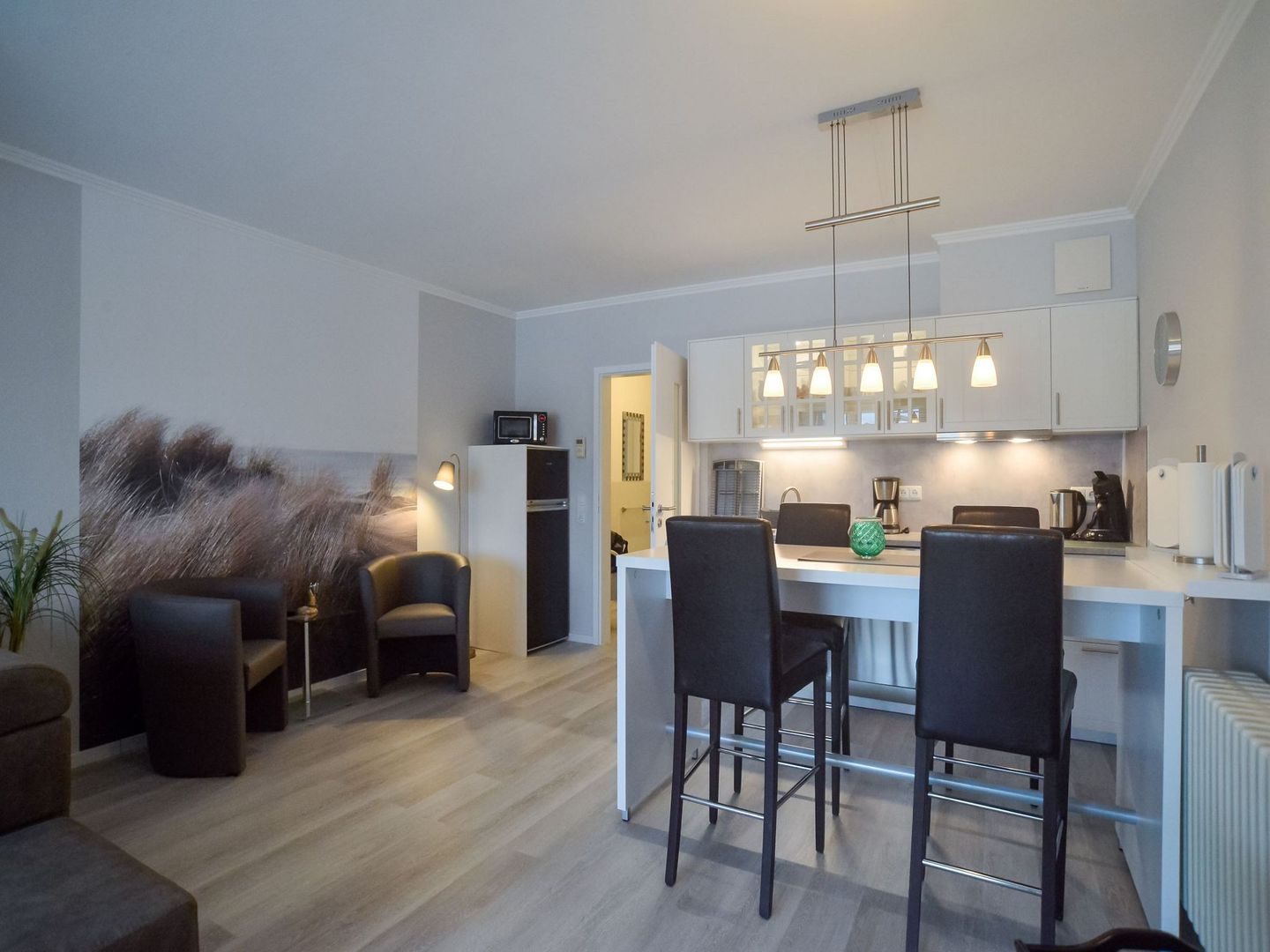 Dünenpark Binz Komfortplus Ferienwohnung mit 1 Schlafzimmer und Balkon im Dachgeschoss (022) Insel Rügen - Küche / Küchenzeile