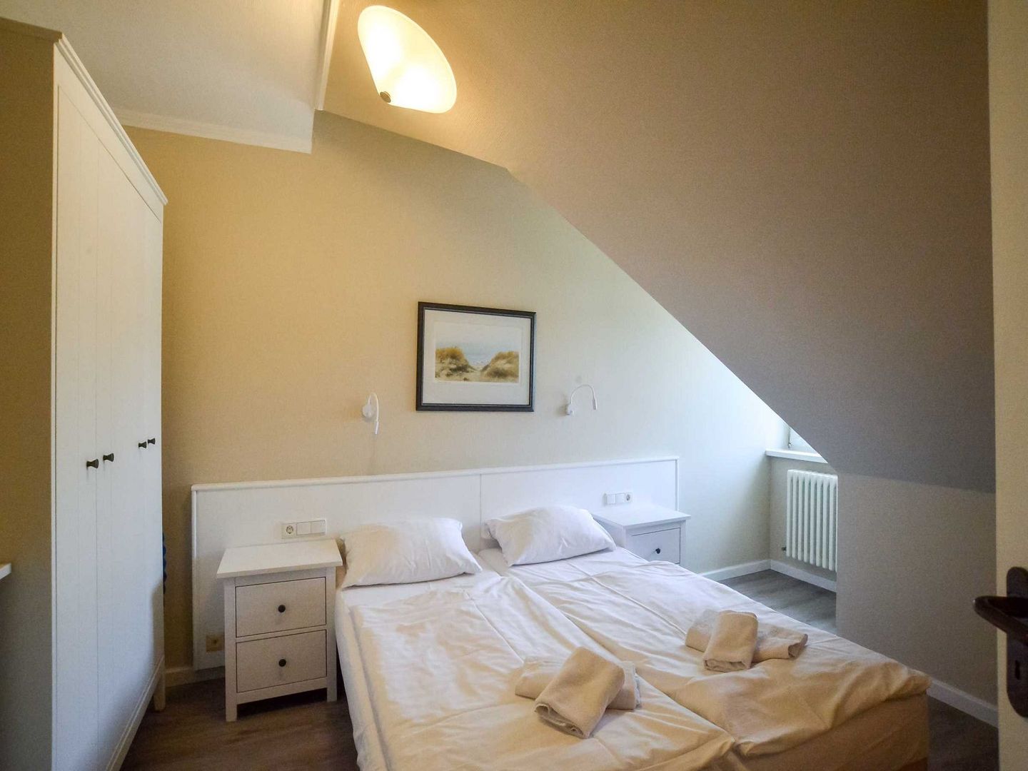 Dünenpark Binz Komfortplus Ferienwohnung mit 1 Schlafzimmer und Balkon im Dachgeschoss (233) Insel Rügen - Schlafzimmer