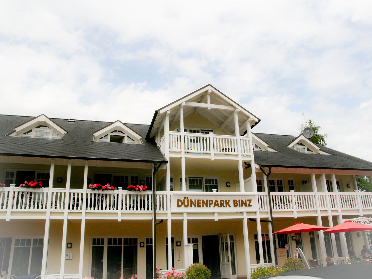 Dünenpark Binz Komfort Ferienwohnung mit 1 Schlafzimmer und Terrasse im Erdgeschoss (175) Insel Rügen - Empfang