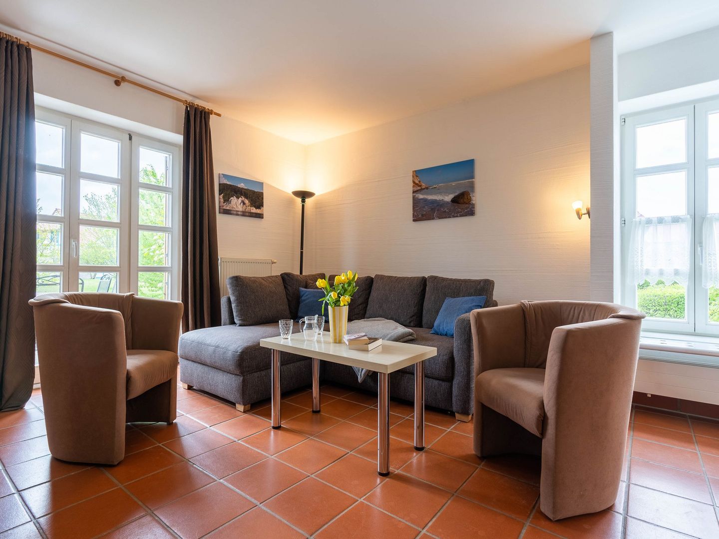 Feriendorf Rugana Klassik Ferienwohnung mit 2 Schlafzimmern und Terrasse (D01) Insel Rügen - Wohnzimmer