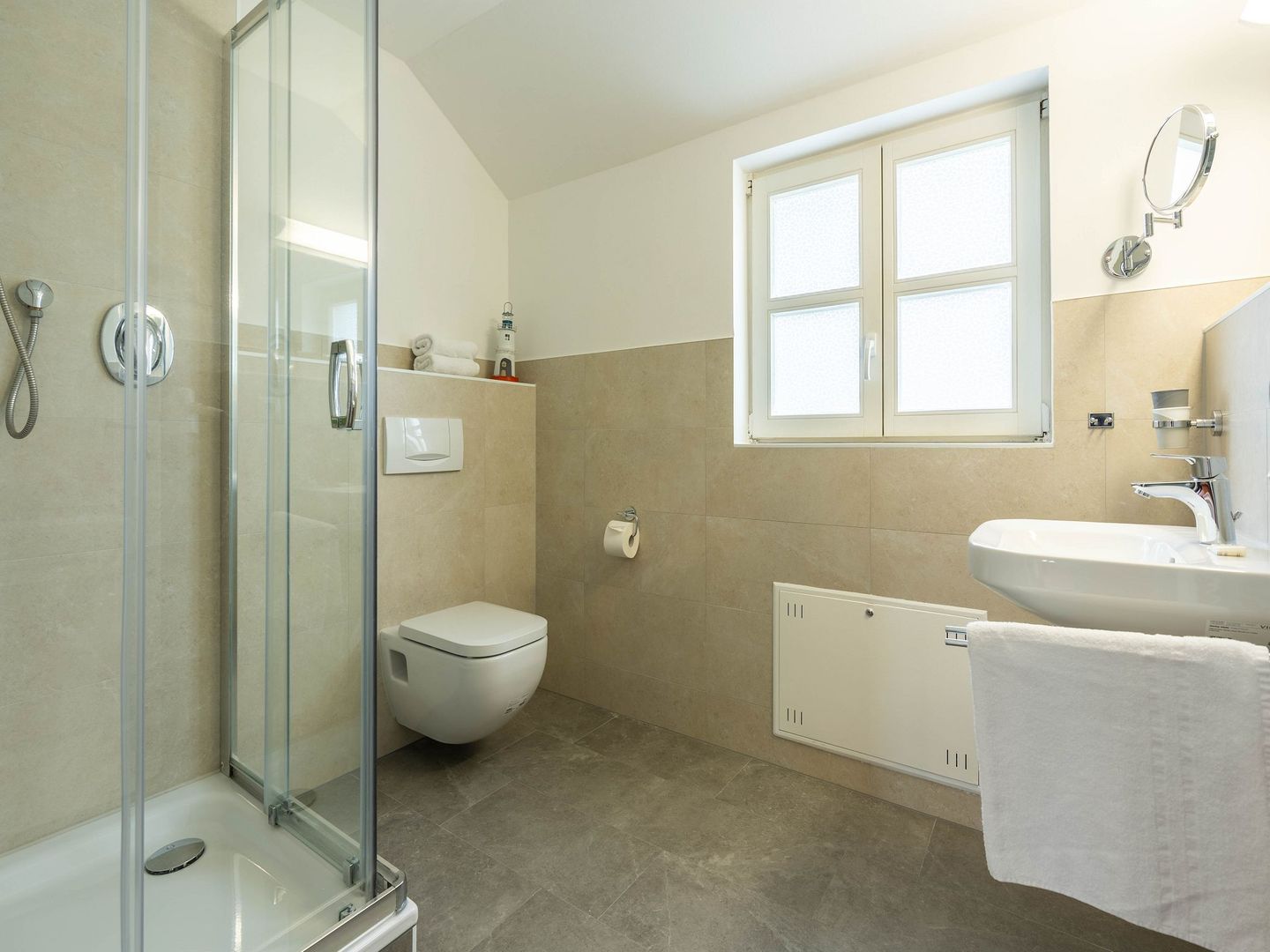 Feriendorf Rugana Gemütliche Komfort Ferienwohnung mit 1 Schlafzimmer (C03) Insel Rügen - Badezimmer