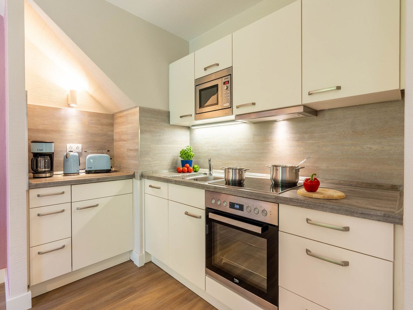 Feriendorf Rugana Komfortplus Ferienwohnung mit 1 Schlafzimmer und Terrasse (B19) Insel Rügen - Küche / Küchenzeile