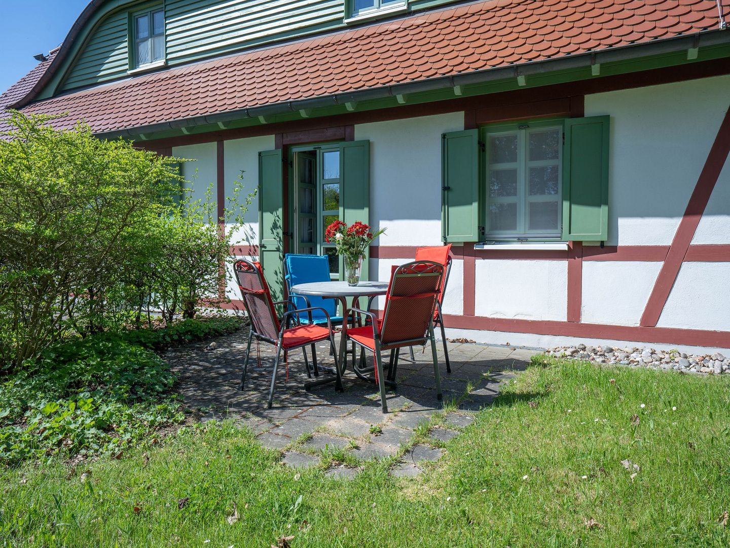 Feriendorf Rugana Komfortplus Ferienwohnung mit 1 Schlafzimmer und Terrasse (B19) Insel Rügen - Terrasse
