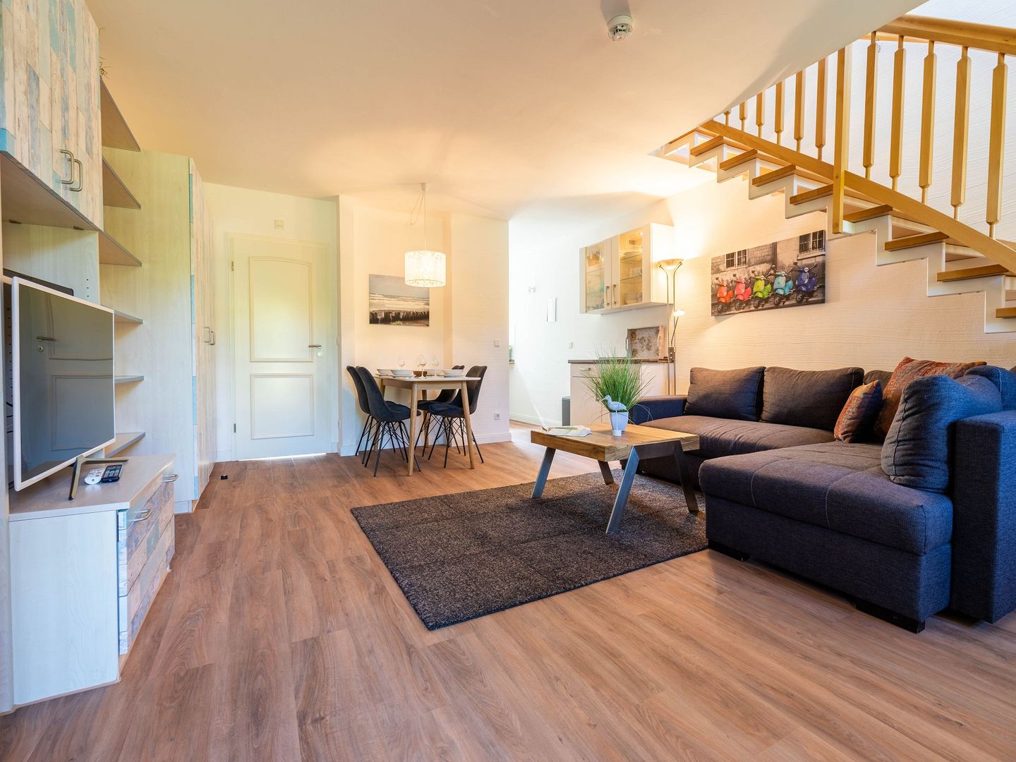 Feriendorf Rugana Komfort Ferienwohnung mit 2 Schlafzimmern und Terrasse (A63) Insel Rügen - Wohnzimmer