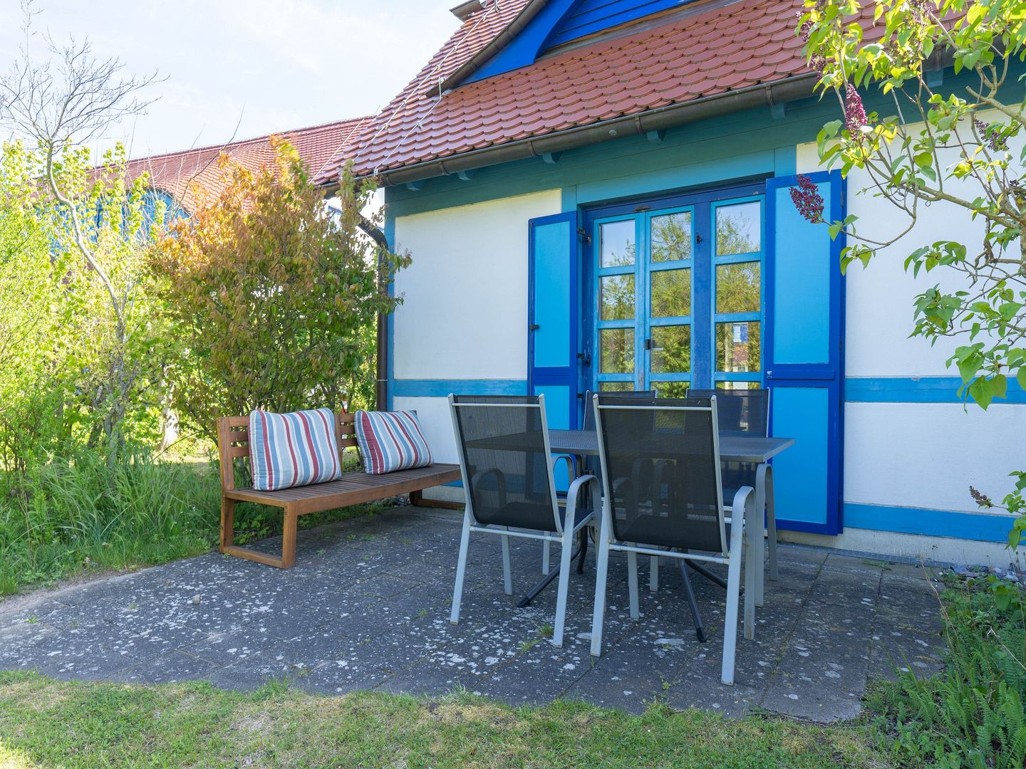 Feriendorf Rugana Komfort Ferienwohnung mit 2 Schlafzimmern und Terrasse (A61) Insel Rügen - Terrasse