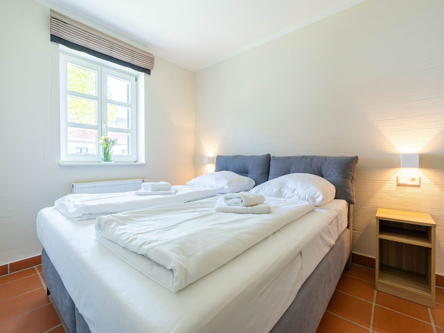 Feriendorf Rugana Komfort Ferienwohnung mit 1 Schlafzimmer und Terrasse (A55) Insel Rügen - Schlafzimmer