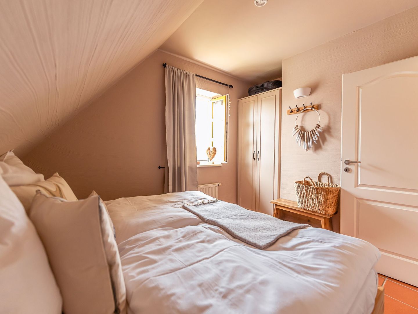 Feriendorf Rugana Komfortplus Ferienwohnung mit 2 Schlafzimmern und Terrasse (A28) Insel Rügen - Schlafzimmer