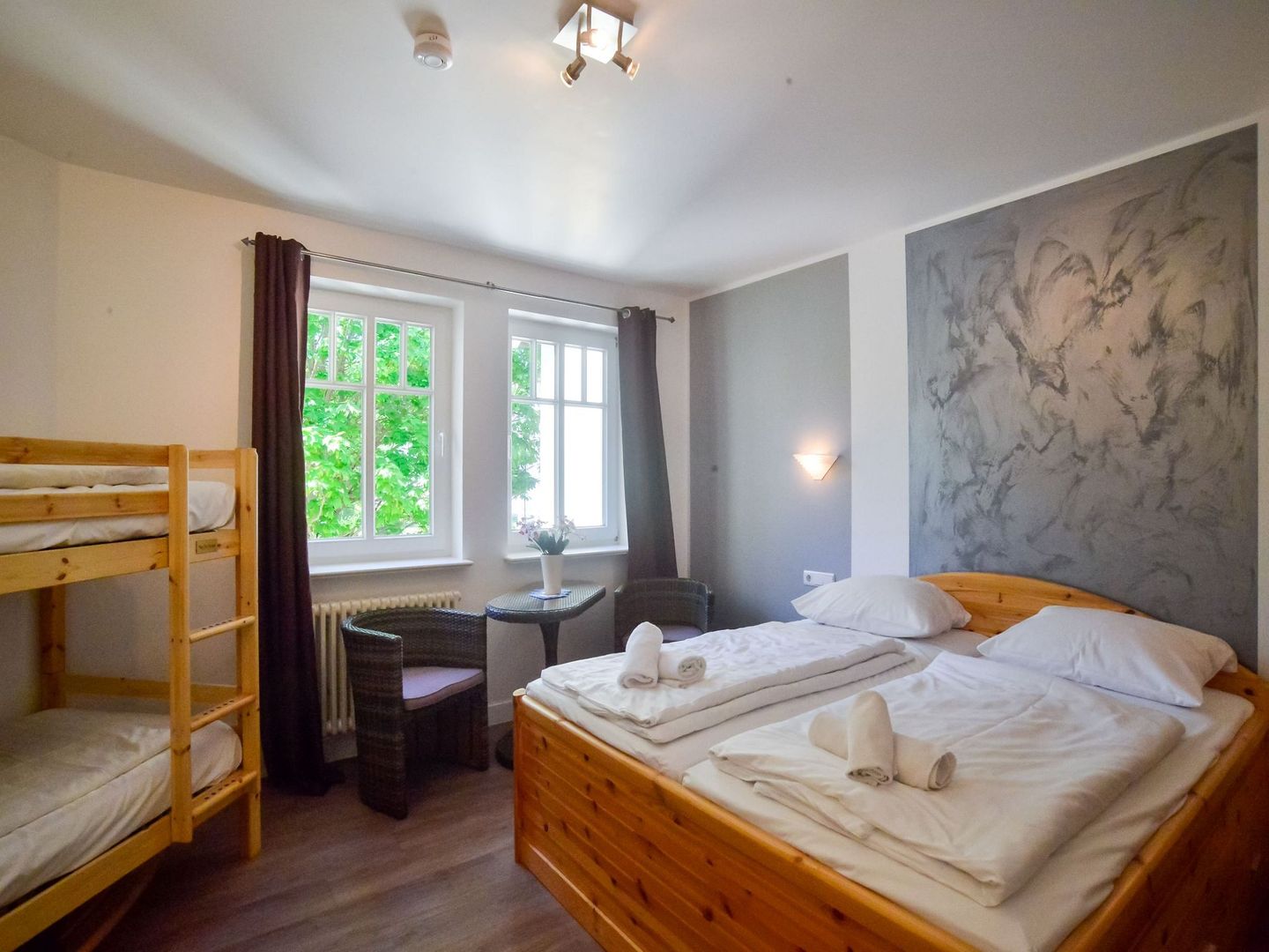 Dünenpark Binz Komfortplus Ferienwohnung mit 2 Schlafzimmern und Balkon im Obergeschoss (268) Insel Rügen - Schlafzimmer