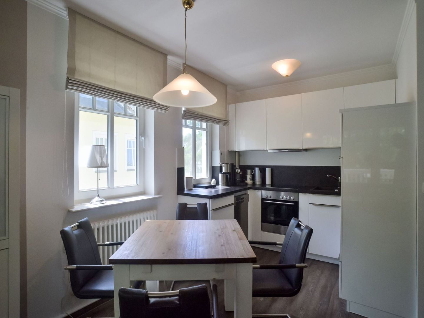 Dünenpark Binz Komfortplus Ferienwohnung mit 1 Schlafzimmer und Balkon im Obergeschoss (036) Insel Rügen - Küche / Küchenzeile