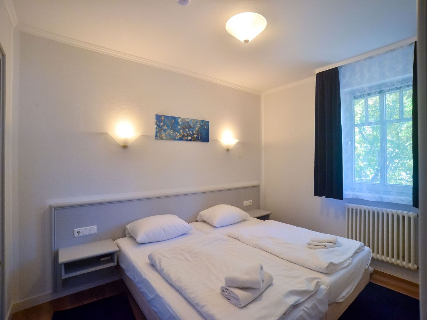 Dünenpark Binz Komfort Ferienwohnung mit 1 Schlafzimmer und Balkon im Obergeschoss (216) Insel Rügen - Schlafzimmer