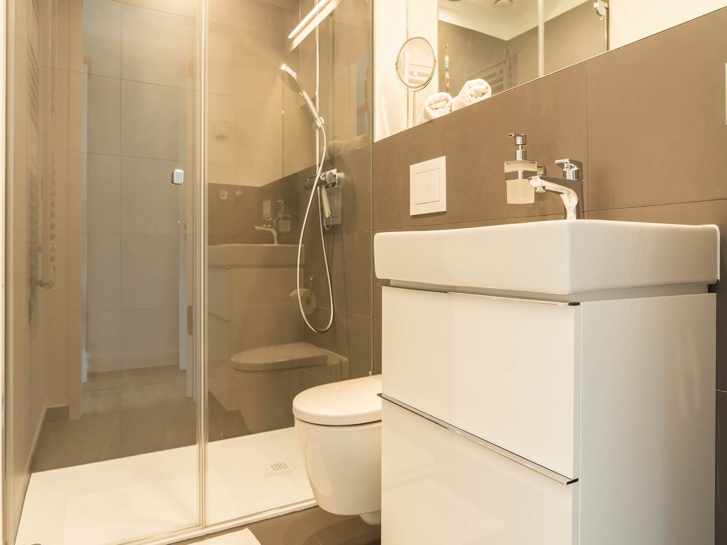 Dünenresidenz Prora SkySuite mit Meerblick und Dachterrasse, 2 Schlafzimmer (B3/5.2) Insel Rügen - Badezimmer