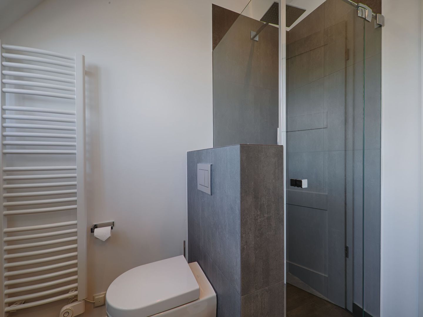 Premium Reetdachvilla mit 3 Schlafzimmern, Sauna und Kamin (F26) - Badezimmer