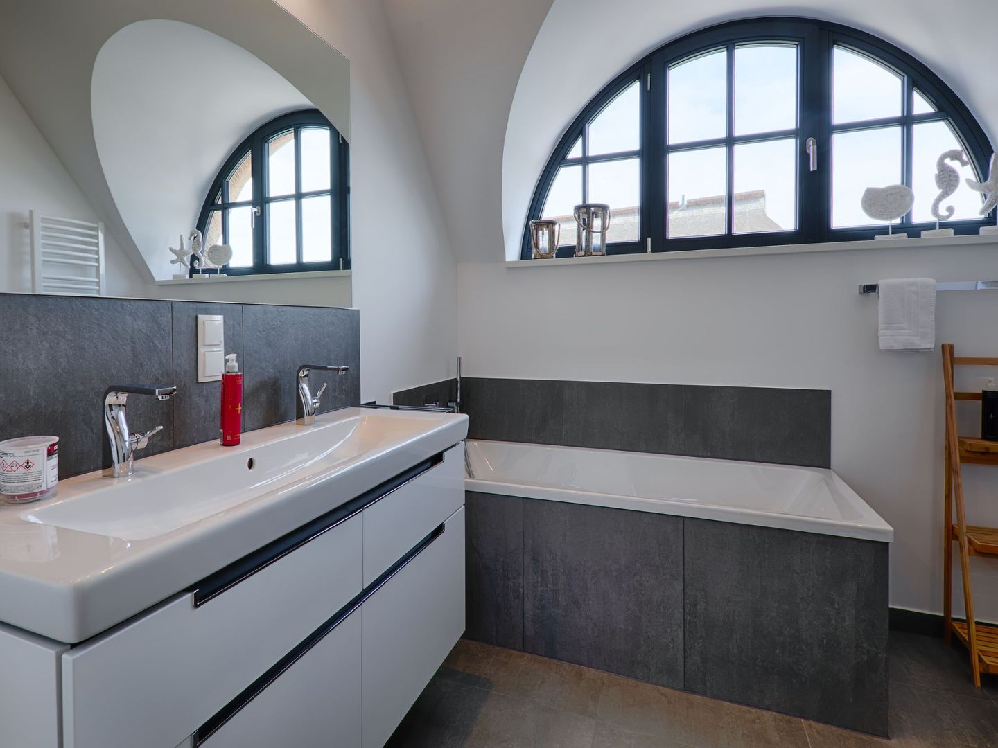 Premium Reetdachvilla mit 3 Schlafzimmern, Sauna und Kamin (F26) - Badezimmer