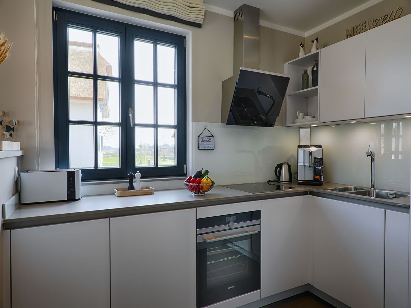 Premium Reetdachvilla mit 3 Schlafzimmern, Sauna und Kamin (F26) - Küche / Küchenzeile