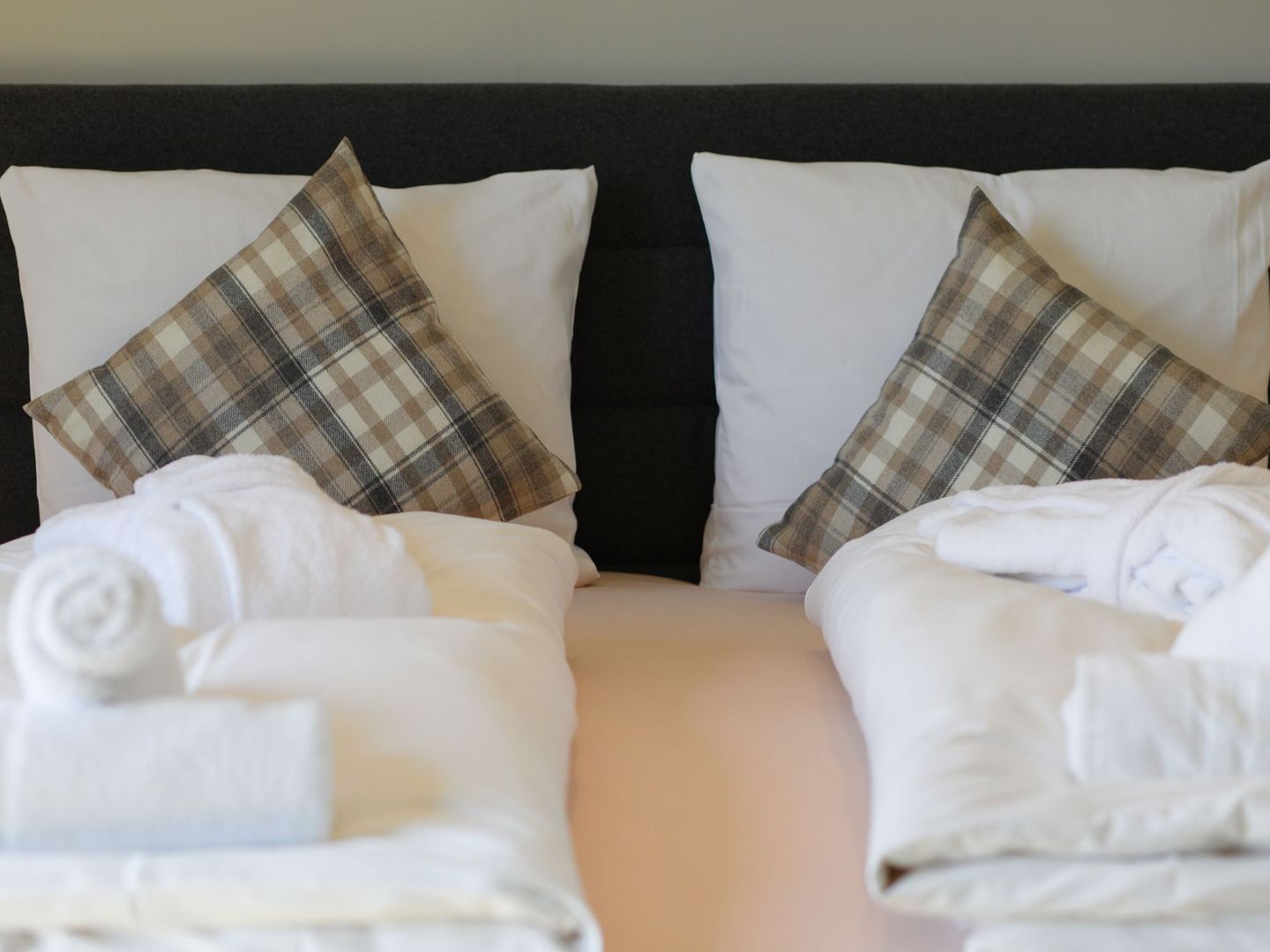 Superior Reetdachvilla mit 2 Schlafzimmern (F24) - Bett