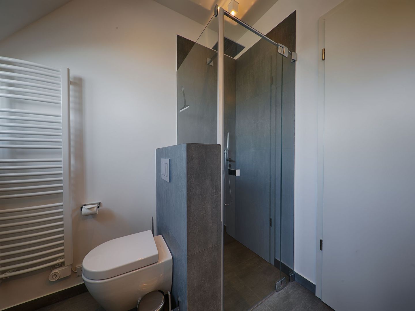 Premium Reetdachvilla mit 3 Schlafzimmern, Sauna und Kamin (F23) - Badezimmer