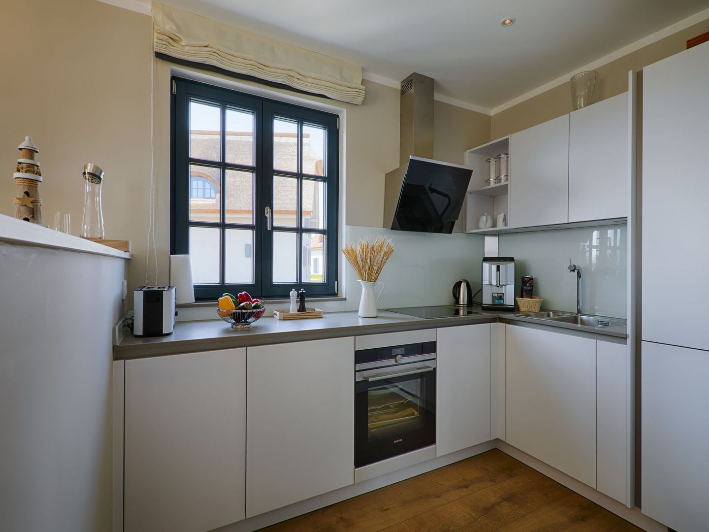 Premium Reetdachvilla mit 3 Schlafzimmern, Sauna und Kamin (F23) - Küche / Küchenzeile