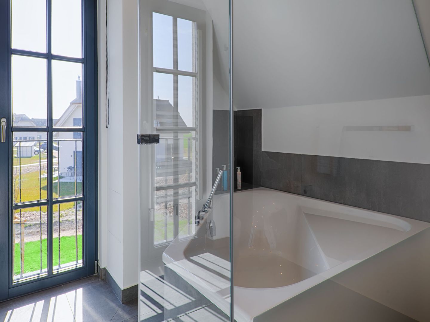 Luxus Reetdachvilla mit 3 Schlafzimmern, Sauna und Kamin (F20) - Badezimmer