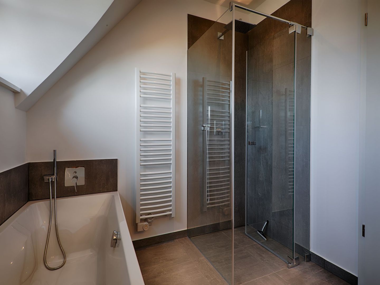 Luxus Reetdachvilla mit 3 Schlafzimmern, Sauna und Kamin (F20) - Badezimmer