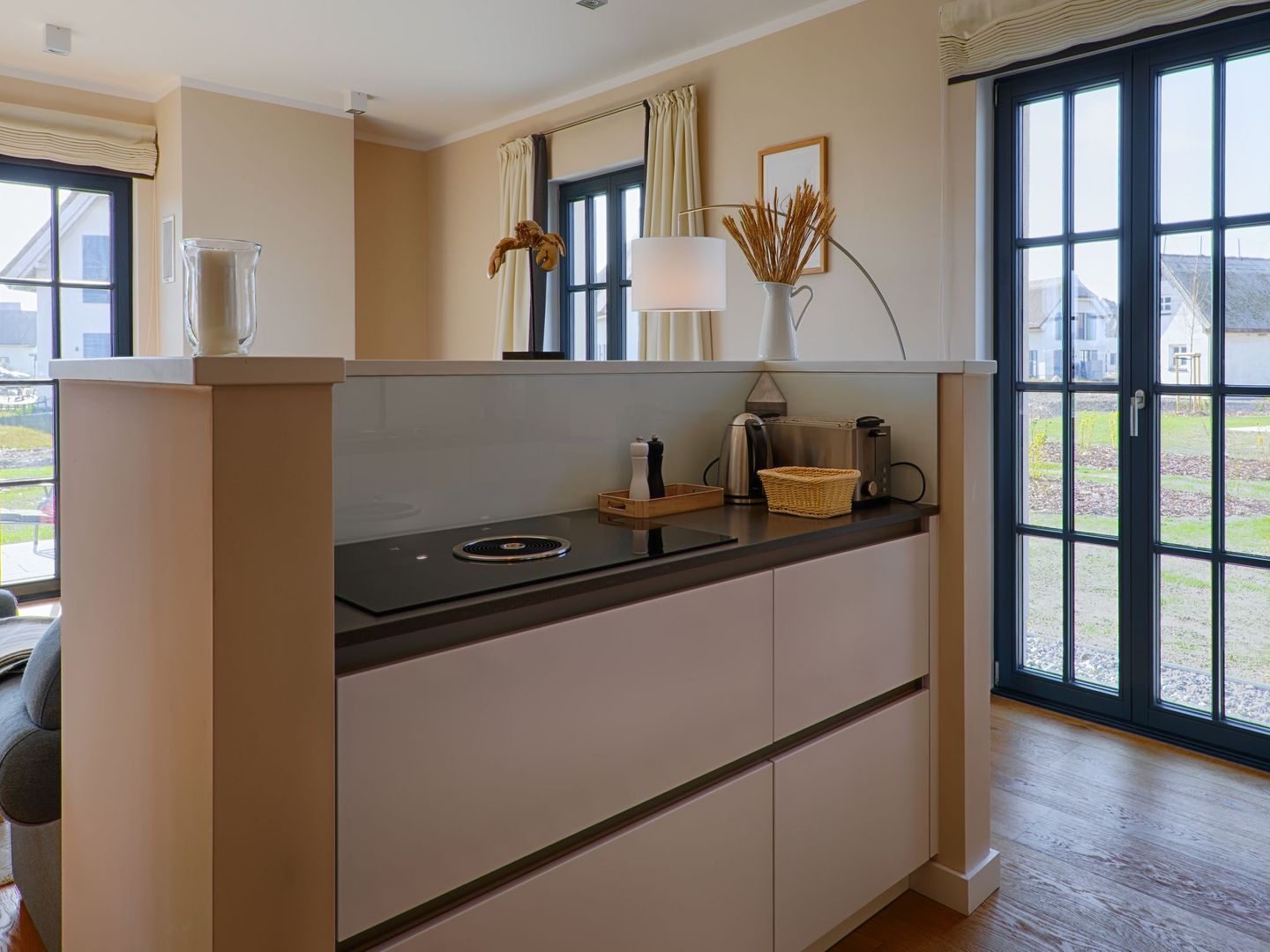 Luxus Reetdachvilla mit 3 Schlafzimmern, Sauna und Kamin (F20) - Küche / Küchenzeile