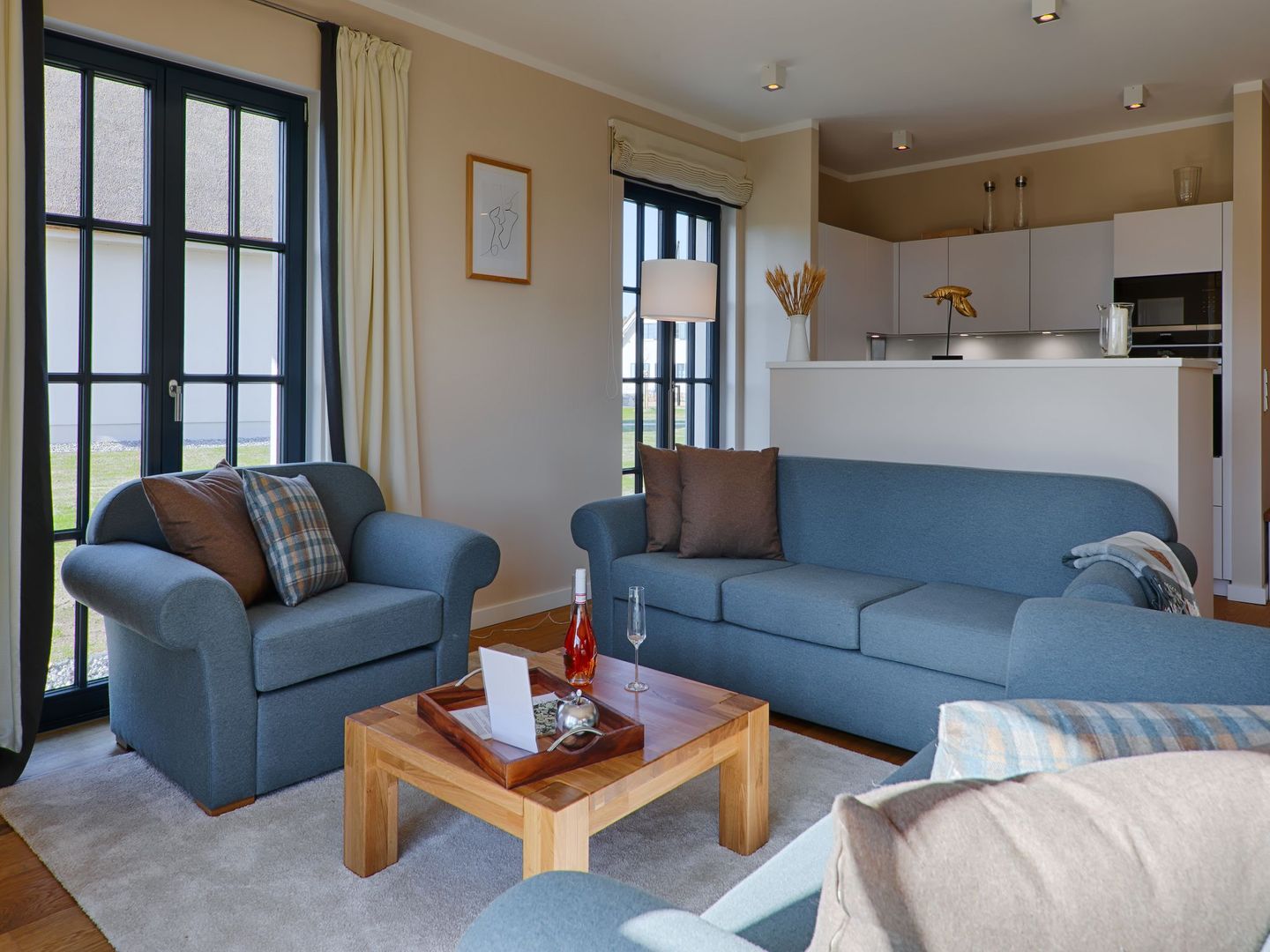 Luxus Reetdachvilla mit 3 Schlafzimmern, Sauna und Kamin (F20) - Wohnzimmer