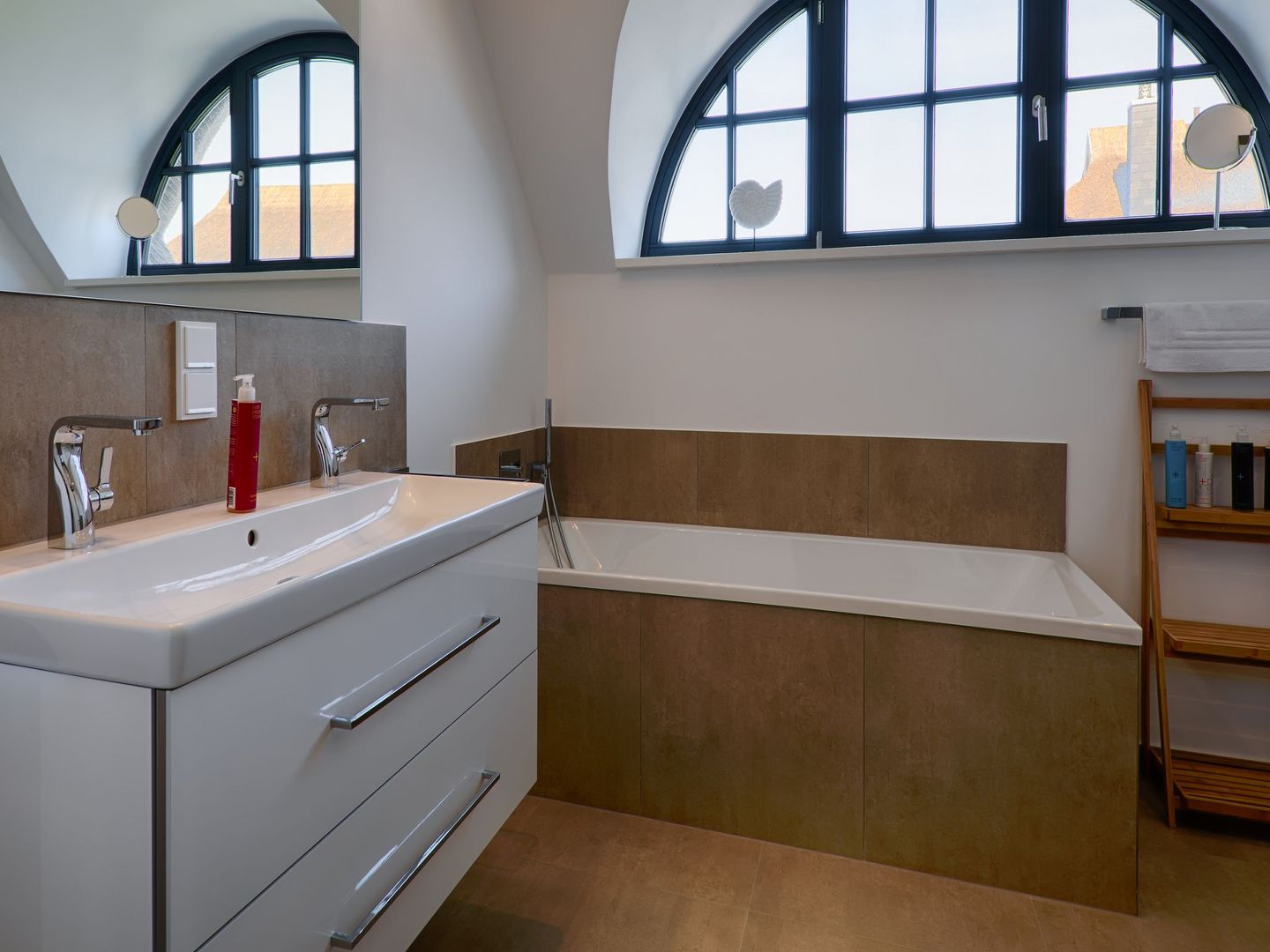 Premium Reetdachvilla mit 3 Schlafzimmern, Sauna und Kamin (F19) - Badezimmer