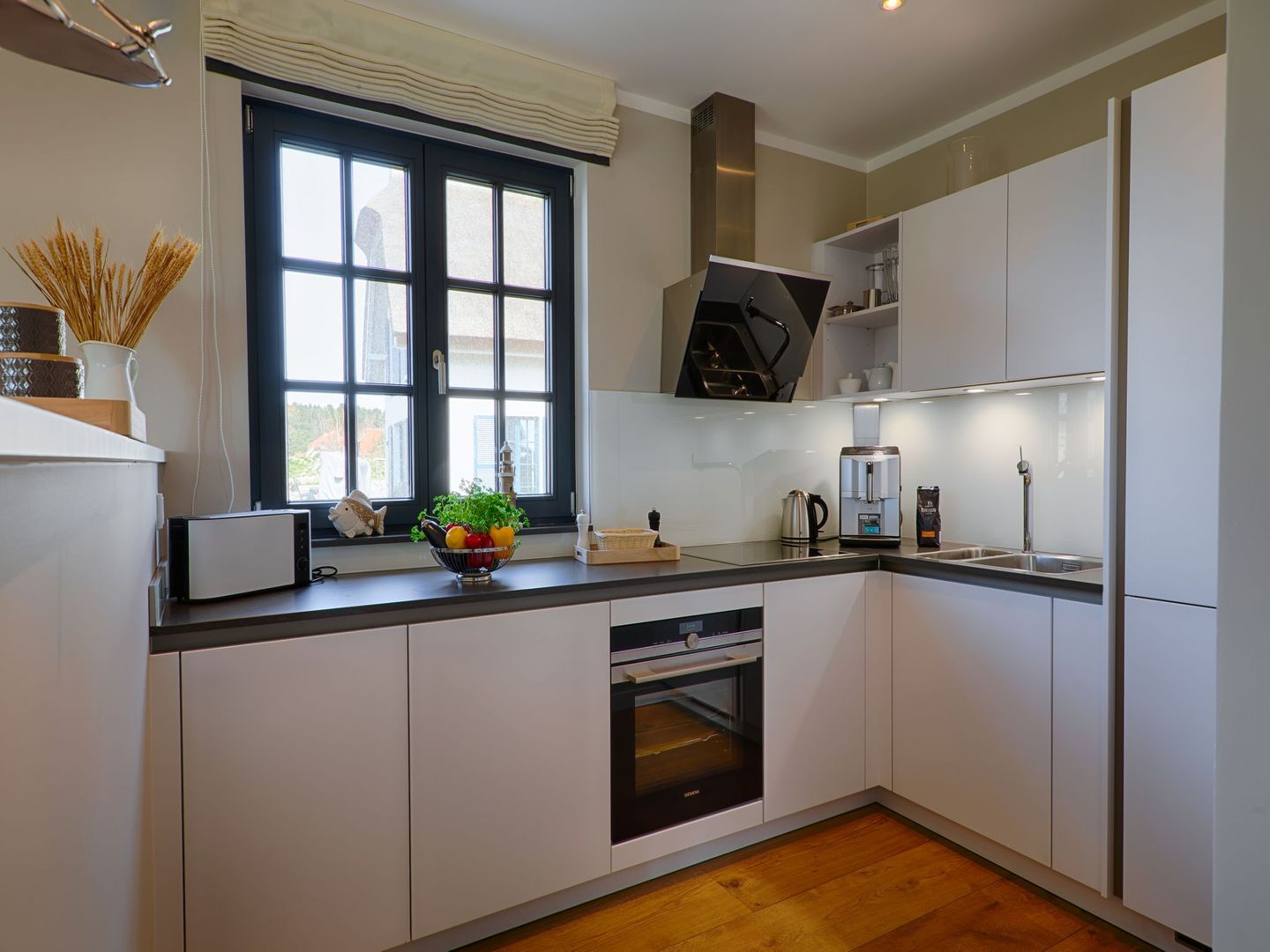 Premium Reetdachvilla mit 3 Schlafzimmern, Sauna und Kamin (F19) - Küche / Küchenzeile