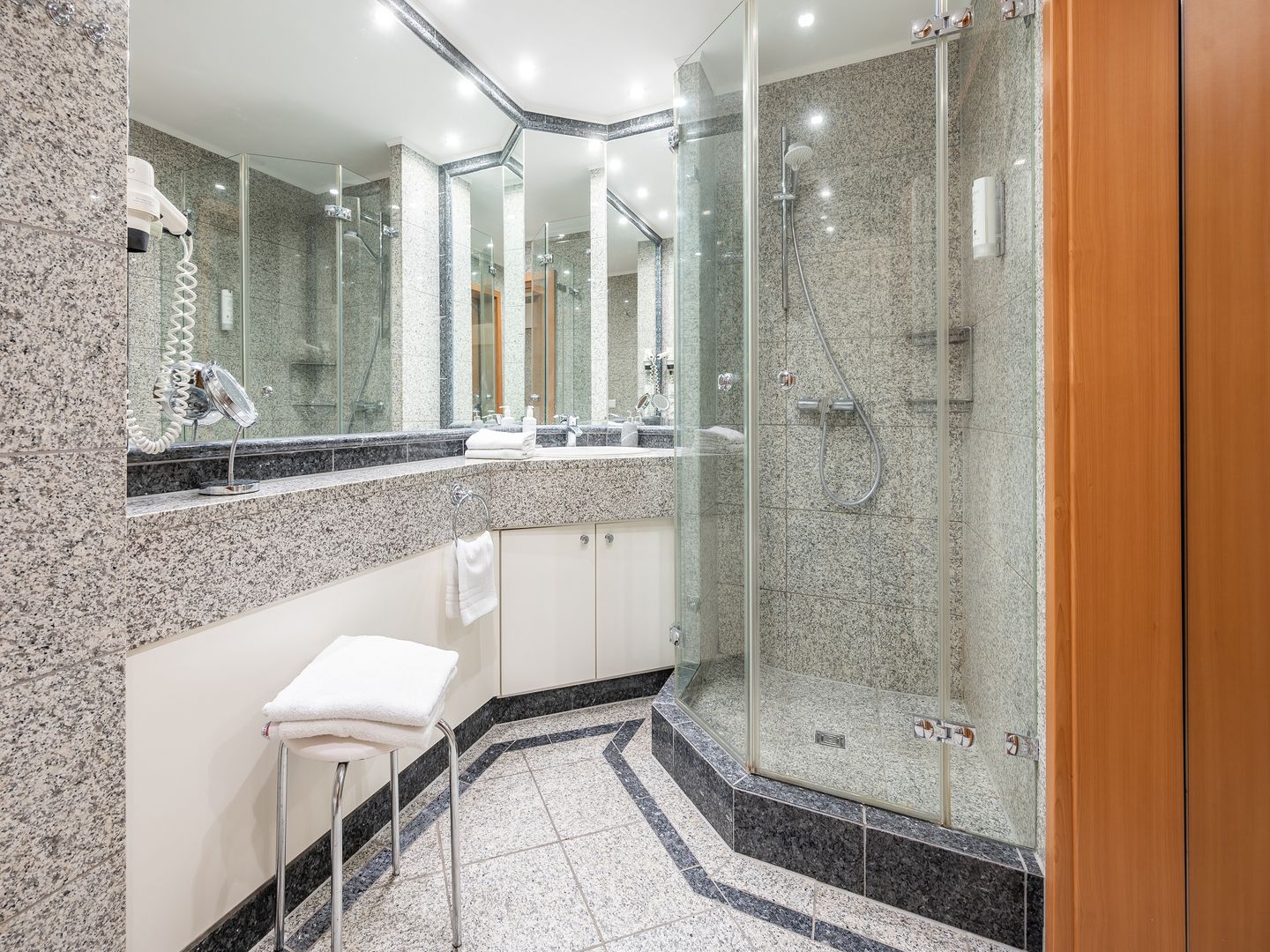 Dünenpark Binz Komfortplus Ferienwohnung mit 1 Schlafzimmer und Balkon im Obergeschoss (133) Insel Rügen - Badezimmer