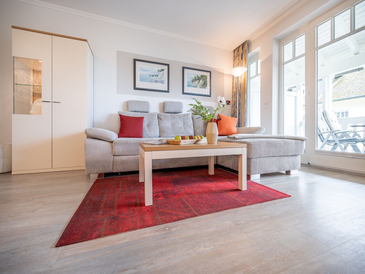 Dünenpark Binz Komfortplus Ferienwohnung mit 1 Schlafzimmer und Balkon im Obergeschoss (133) Insel Rügen - Wohnzimmer