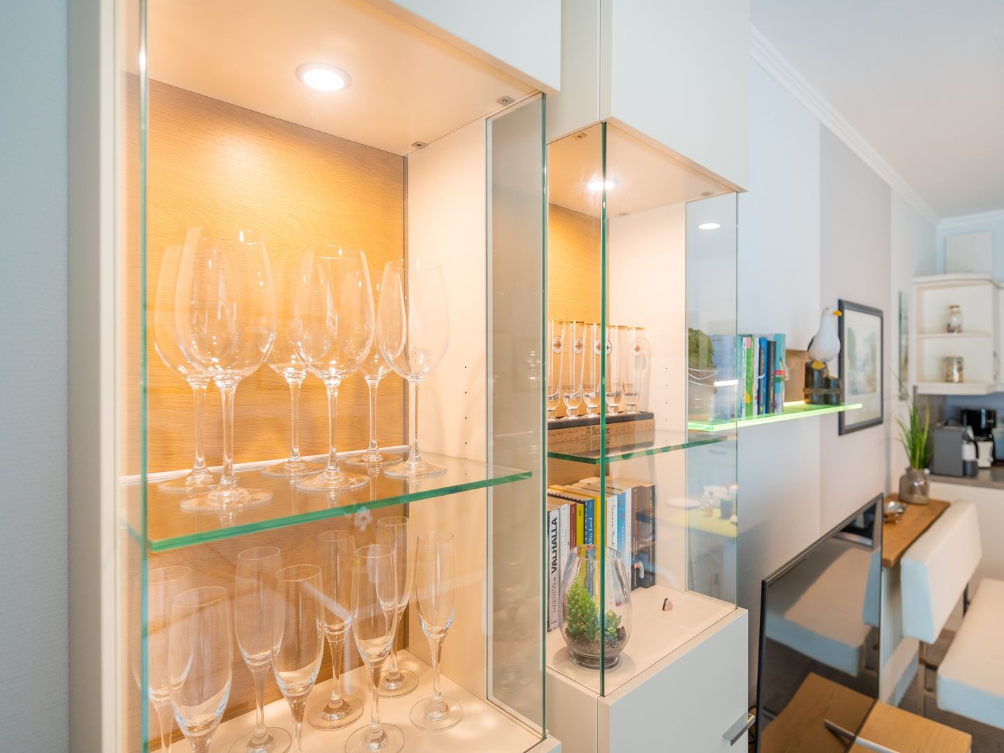 Dünenpark Binz Komfortplus Ferienwohnung mit 1 Schlafzimmer und Balkon im Obergeschoss (133) Insel Rügen - Wohnzimmer