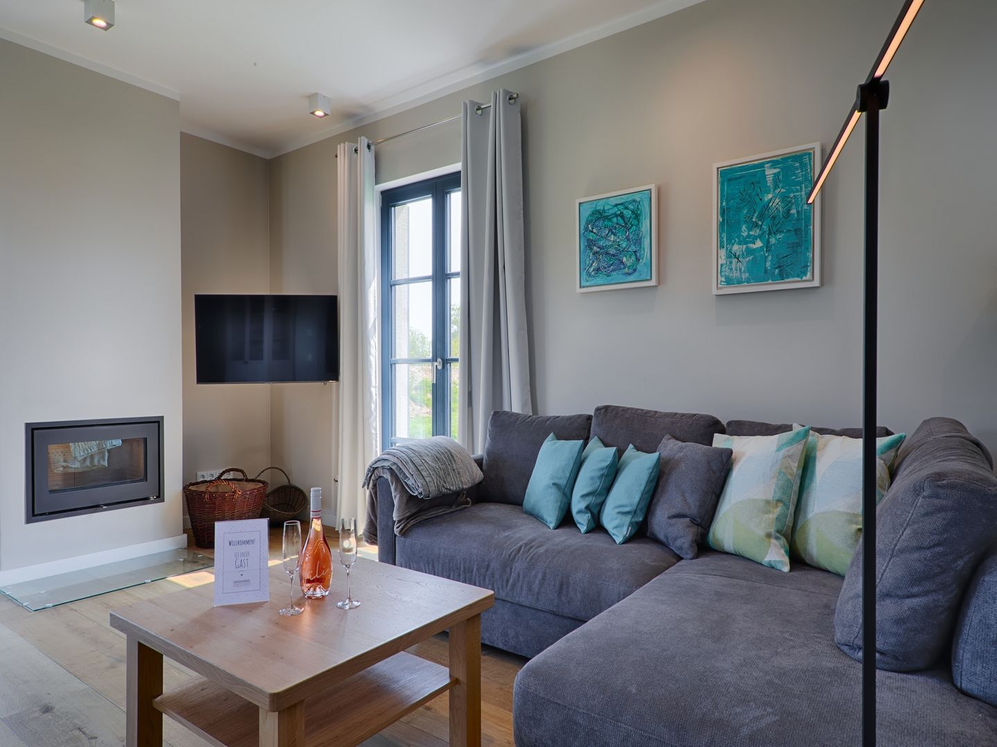 Premium Reetdachvilla mit 3 Schlafzimmern, Sauna und Kamin (F28) - Wohnzimmer