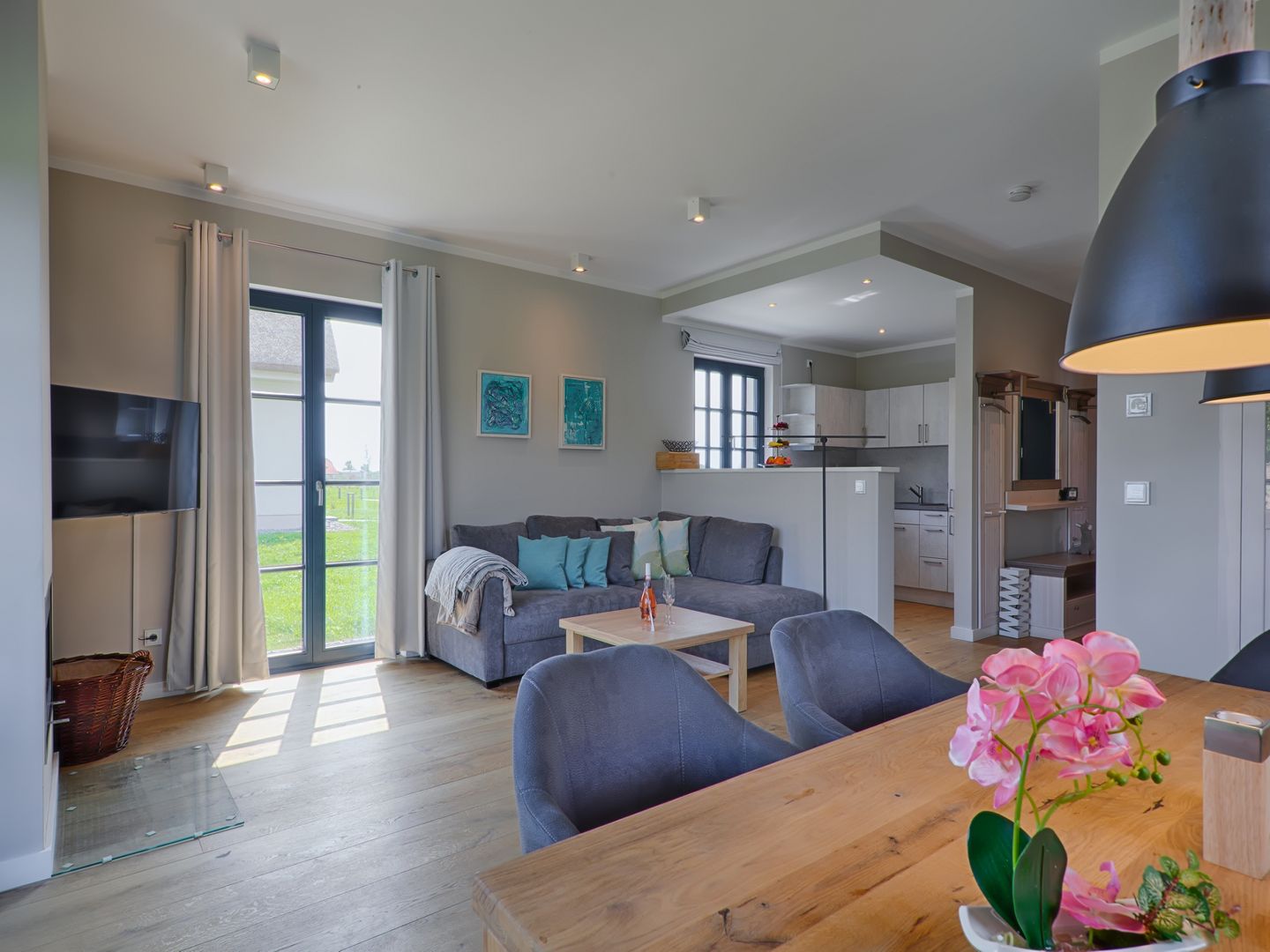 Premium Reetdachvilla mit 3 Schlafzimmern, Sauna und Kamin (F28) - Wohnzimmer