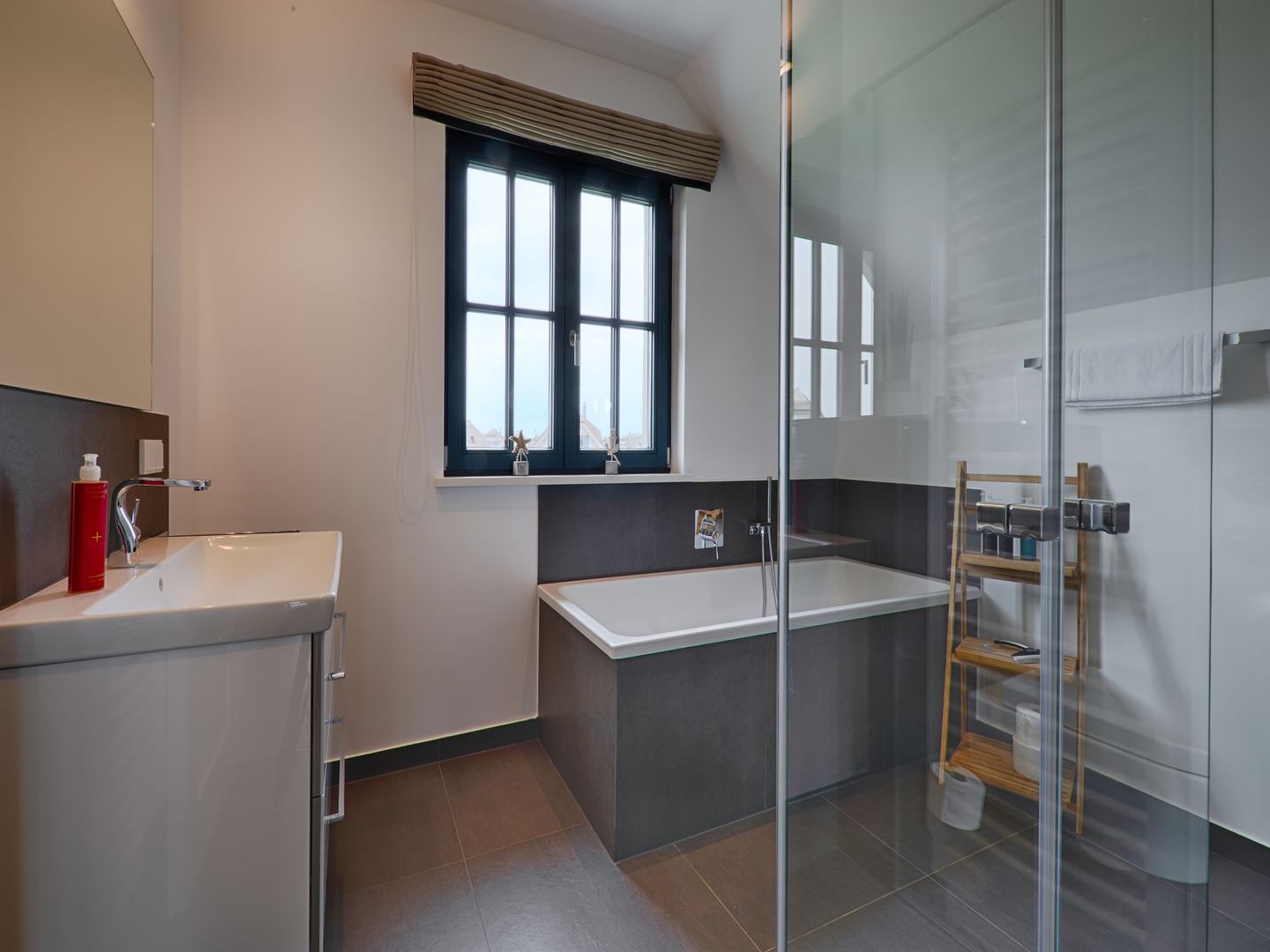 Superior Reetdachvilla mit 2 Schlafzimmern (F25) - Badezimmer