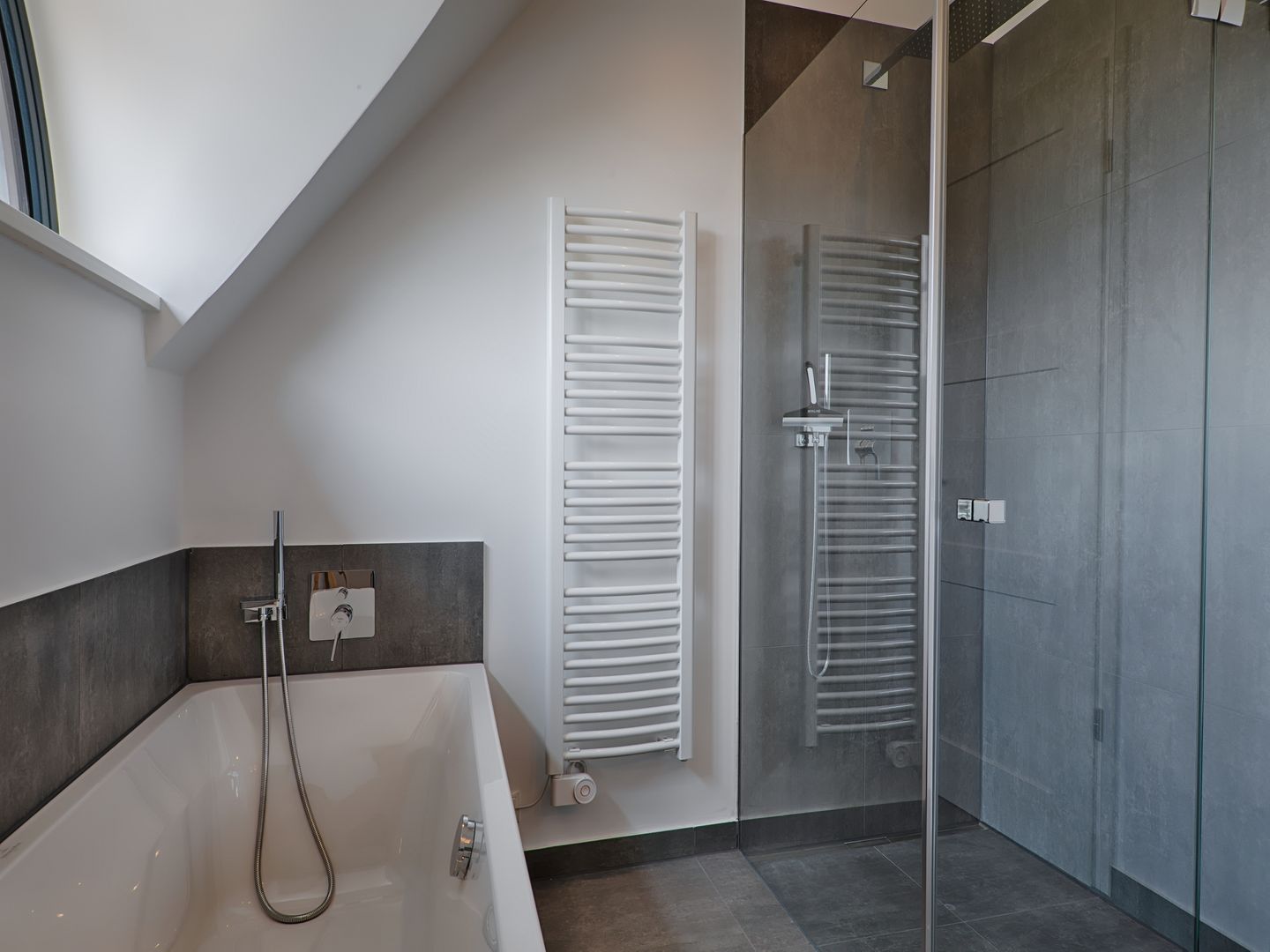 Luxus Reetdachvilla mit 3 Schlafzimmern, Sauna und Kamin (F22) - Badezimmer