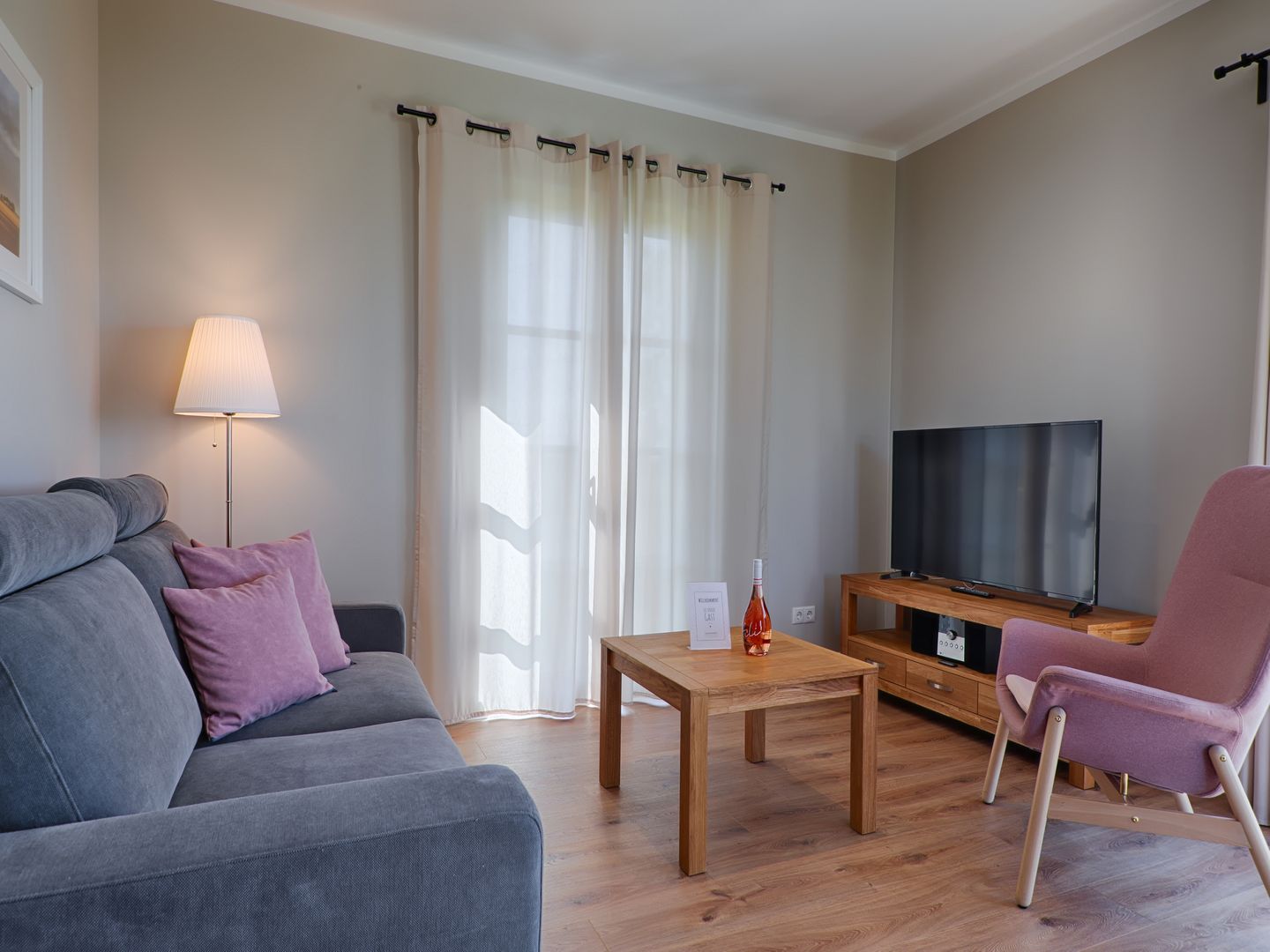 Premium Reetdachvilla mit 3 Schlafzimmern, Sauna und Kamin (F13) - Wohnzimmer