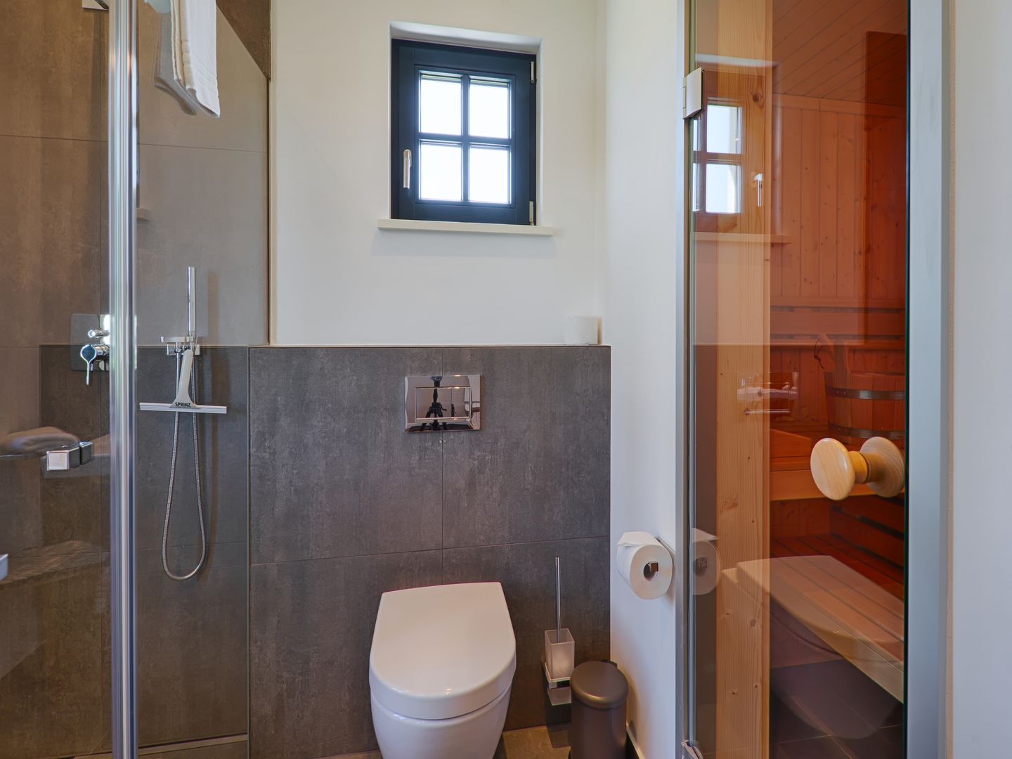 Premium Reetdachvilla mit 3 Schlafzimmern, Sauna und Kamin (F13) - Badezimmer