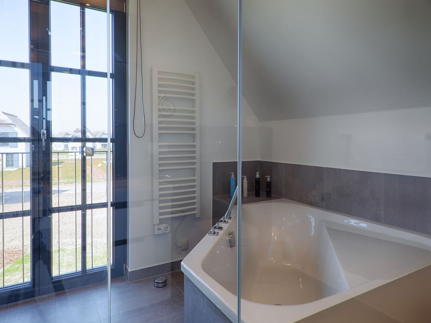 Luxus Reetdachvilla mit 3 Schlafzimmern, Sauna und Kamin (F18) - Badezimmer