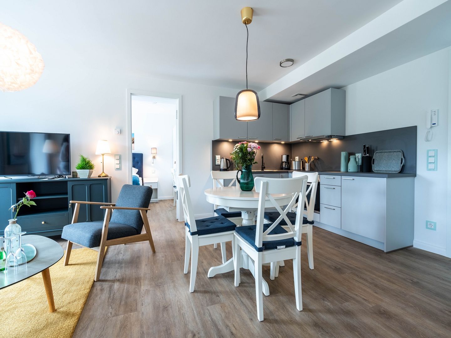 Dünenresidenz Prora Ferienwohnung mit 2 Schlafzimmern und Balkon (B3/3.4) Insel Rügen - Wohnzimmer