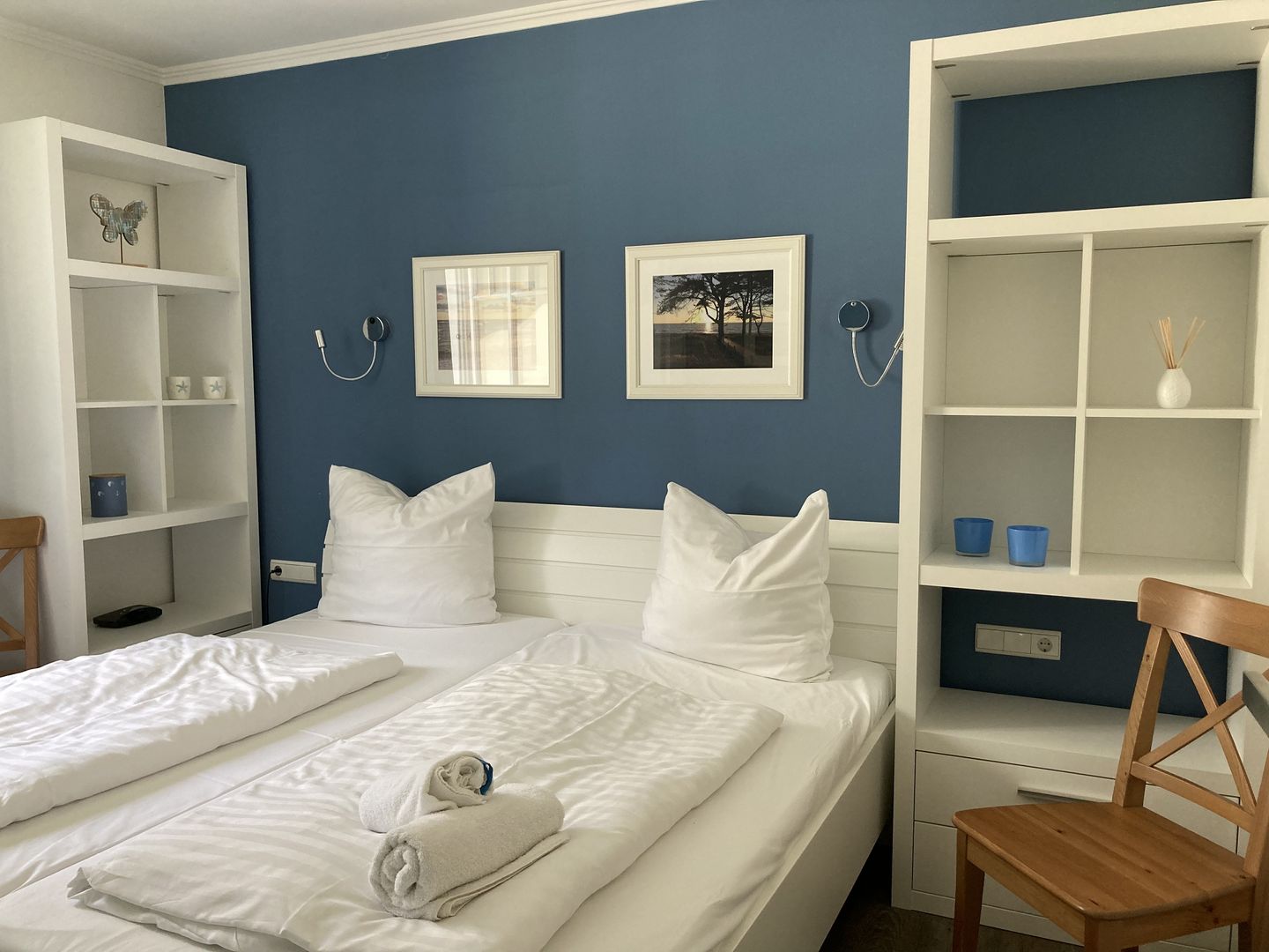 Dünenpark Binz Komfortplus Ferienwohnung mit 1 Schlafzimmer und Balkon im Obergeschoss (036) Insel Rügen - Schlafzimmer