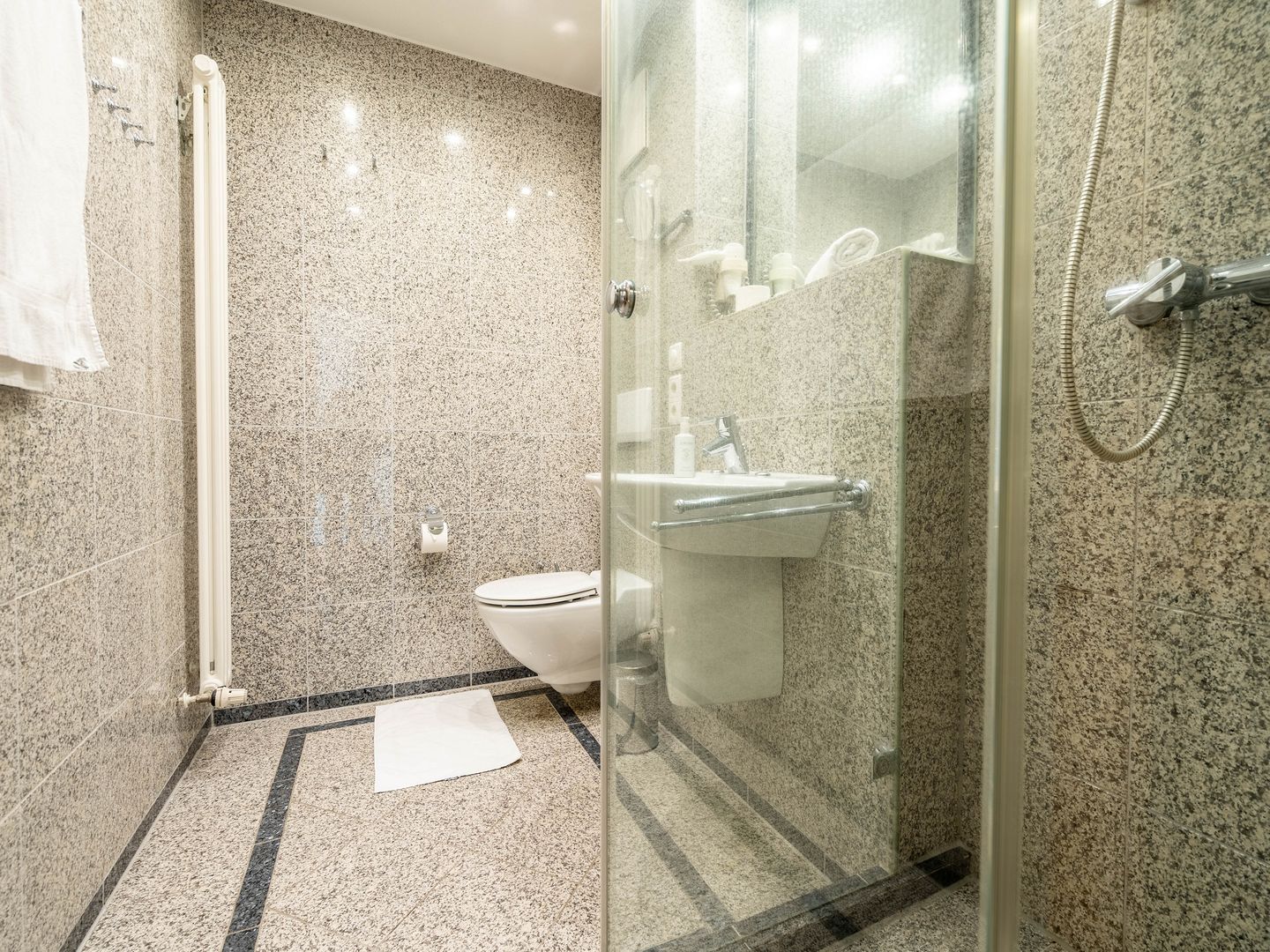 Dünenpark Binz Komfort Ferienwohnung mit 2 Schlafzimmern und Balkon im Dachgeschoss (012) Insel Rügen - Badezimmer